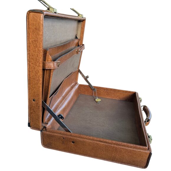 Vintage 1950/1960s Faux Leather Briefcase w locking latch - 2 keys included - Picture 3 of 16